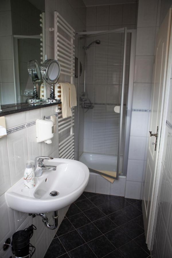 Hotel Am Elisabethufer Jever Buitenkant foto