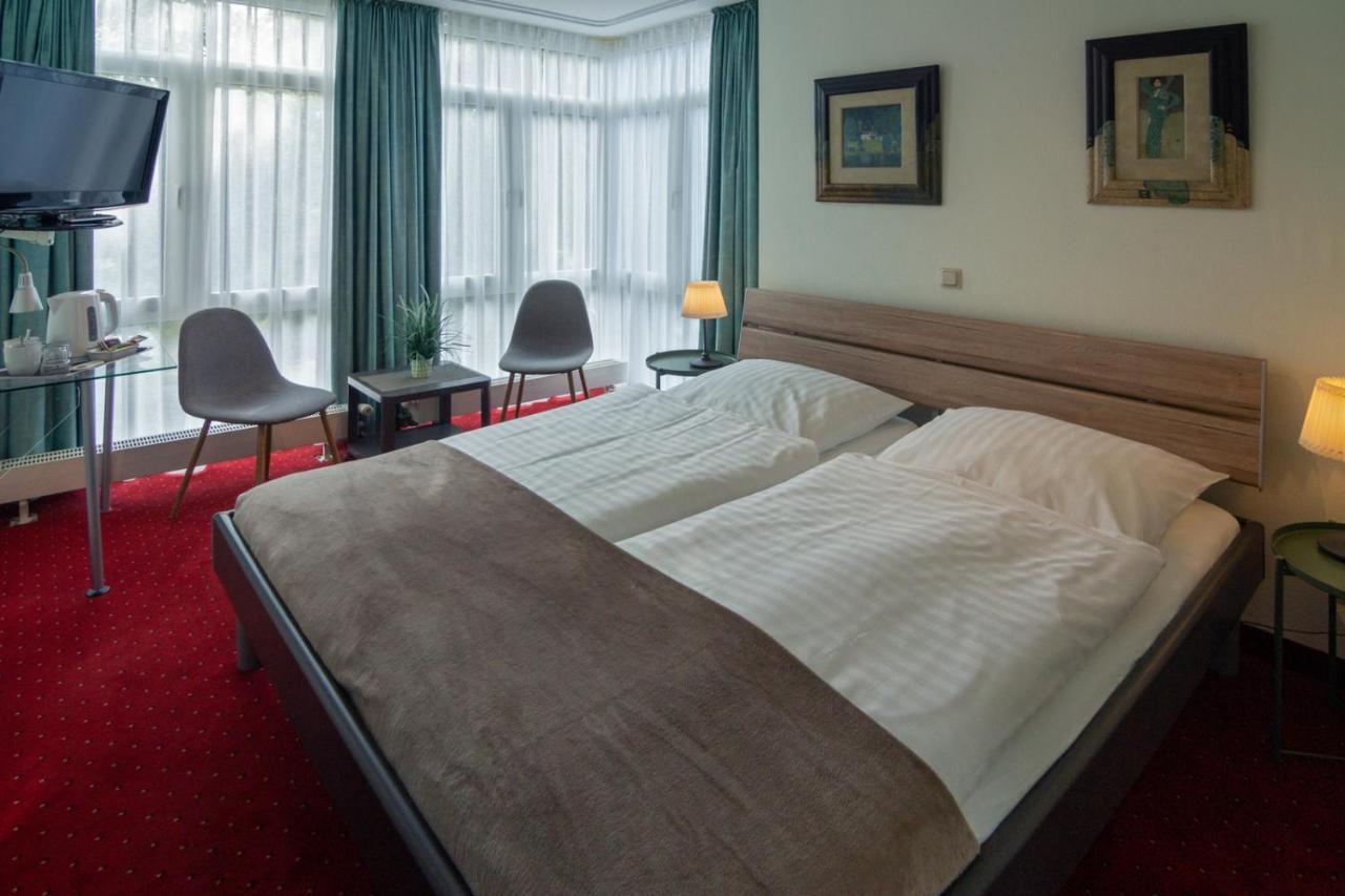 Hotel Am Elisabethufer Jever Buitenkant foto